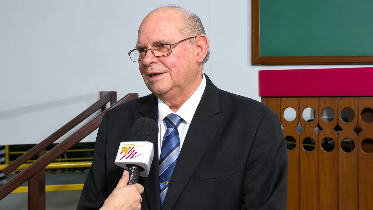 Pastor Wallace Rozetti em entrevista à TV Maanaim no culto de formatura